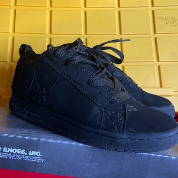 DC MEN'S COURT GRAFFIK SKATE
BLACK - Picture 2 of 5